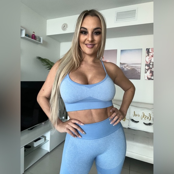 Pretty little thing blue workout top and leggings set - Picture 6 of 10